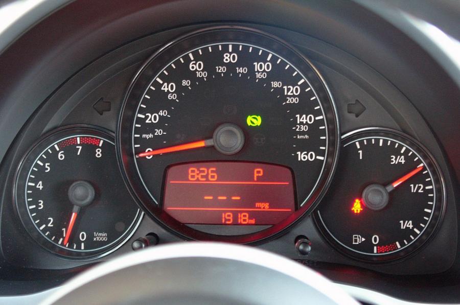  Volkswagen Beetle Turbo 2012 года  (фото 16 из 84)
